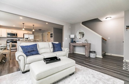 Cedar Rapids House | Newbo Oasis Retreat 🏡 Welcome to the Exquisite 3 Bed, 2.5 🛁 Remodeled Home ✨