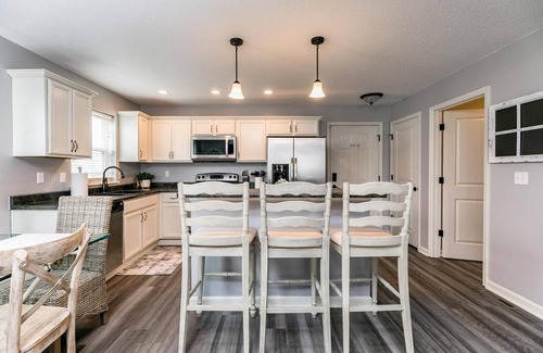 Cedar Rapids House | Newbo Oasis Retreat 🏡 Welcome to the Exquisite 3 Bed, 2.5 🛁 Remodeled Home ✨