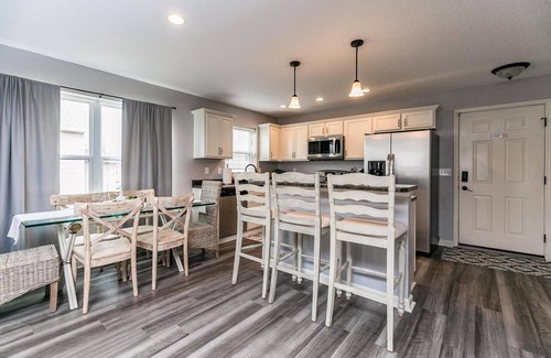 Cedar Rapids House | Newbo Oasis Retreat 🏡 Welcome to the Exquisite 3 Bed, 2.5 🛁 Remodeled Home ✨