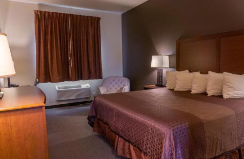 Newcastle Hotel | Newcastle Lodge & Convention Center