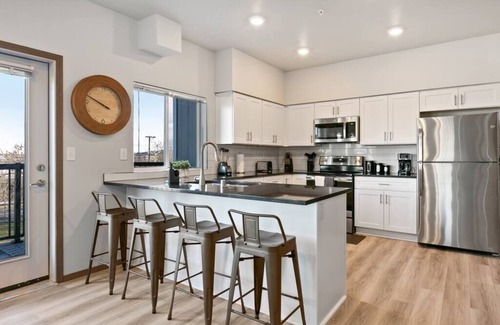 South Perry District Apartment | Newer 2 Bd 2 Bth Near Downtown and Perry District!
