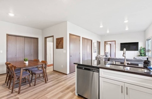 South Perry District Apartment | Newer 2 Bd 2 Bth Near Downtown and Perry District!