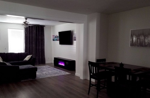Layton House | Newer 3-Bedroom/Dedicated Workspace/2-car garage/ near Hill AFB & Snowbasin.