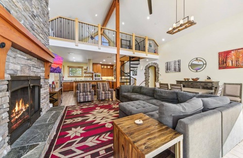 Mountain View Estates Cabin | Newer 5Br Mountain Home, Hot Tub, Walk-to-Trails, 9 Beds, Game Room, Dog Friendly and Fenced