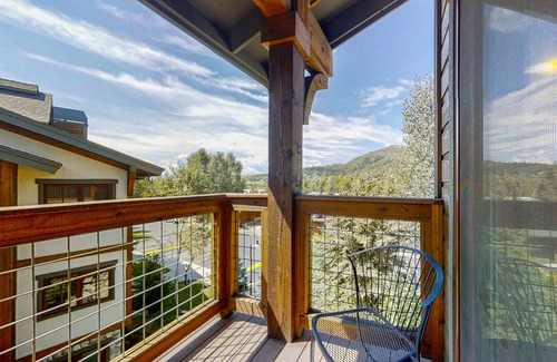 Steamboat Springs Condo | Newer Condo on the Shuttle Route w/Deck, Fireplace, WiFi & 2 Shared Hot Tubs