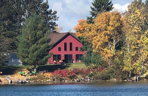 Jacobson Cabin | NEWER FAMILY 3 BEDROOM 2 BATH LAKE CABIN