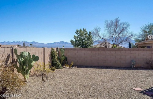 Colonia De Los Alamos House | Newer home with 2 car garage less than 30 minutes from Tucson airport