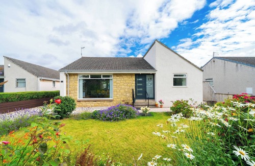 Glenisla Ski Chalet | Newhall Gardens - 3 bedroom Family Dream Accommoda