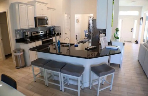 Oakland Hills House | Newley Built/Heated Pool/Golf Course Views/Sleeps 9