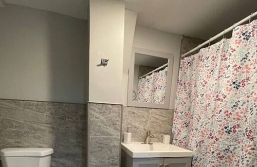 Stonewood-Pentwood-Winston Apartment | Newley Renovated, modern and cozy, close to Baltimore and Towson!