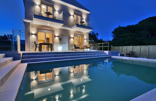 Ag. Georgios Villa | Newly Built 2-Bedroom Villa, A/C, Private Pool, 5 mins walk to Restaurants & Beach in Agios Georgios