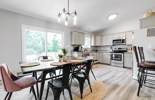 Issue House | Newly Built 3 Bedroom Home Near Downtown!