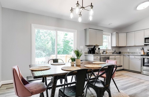 Issue House | Newly Built 3 Bedroom Home Near Downtown!