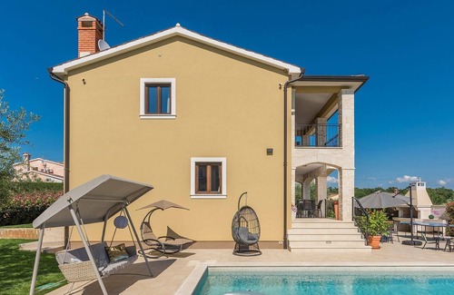 Montizana Cabin | Newly built 4 bedrooms holiday house with pool, fully air-conditioned, garden