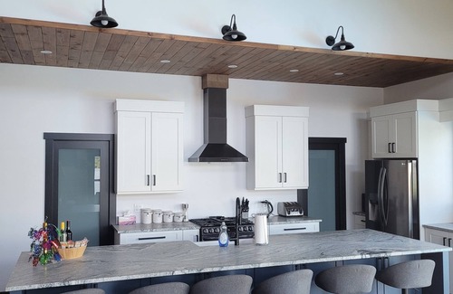 Kawartha Lakes House | Newly built, 6 bedroom, waterfront house with pool and hot tub.