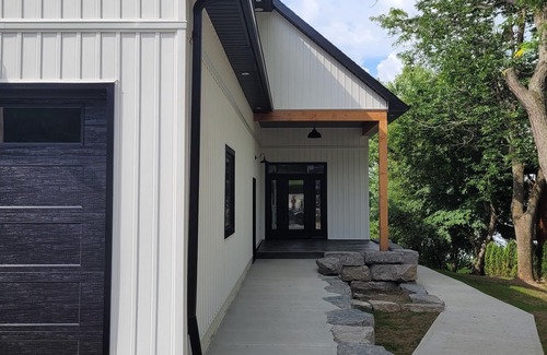 Kawartha Lakes House | Newly built, 6 bedroom, waterfront house with pool and hot tub.