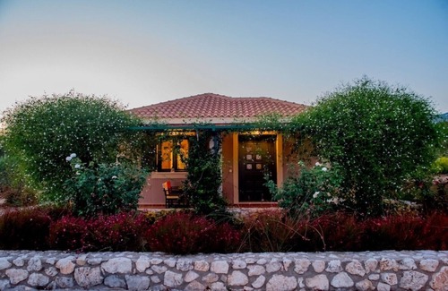 Vlachata House | Newly Built and Independent Villas, with Great Sea and Mountain Views