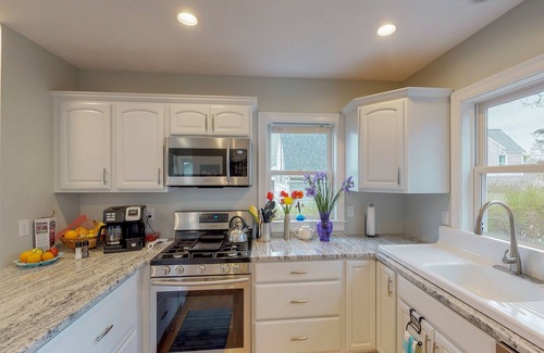 Teaticket House | Newly built bayview home, steps to dock/launch on Great Pond - small dogs OK