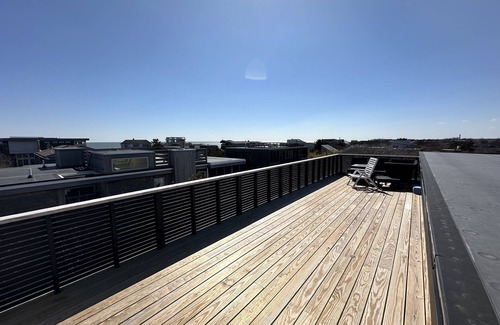 Bay Shore House | Newly built Beach House just steps from ocean & bay!