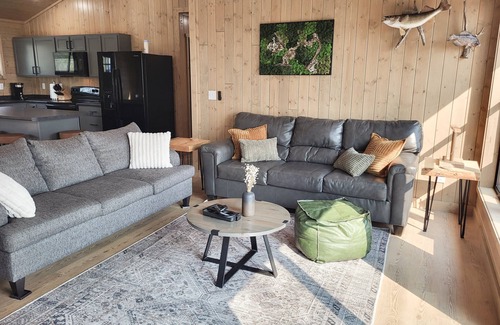 Lake Jessie Cabin | Newly Built Cedarpoint Cottage -Cozy and Relaxing on Jessie Lake -Pet Friendly
