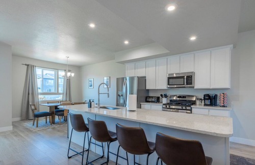 American Fork House | Newly Built Chic Utah Valley Gem l Theo
