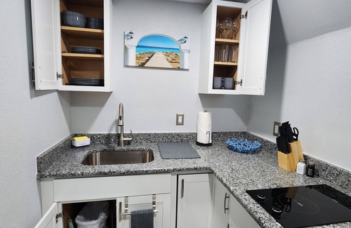 Nokomis Apartment | NEWLY BUILT COZY STUDIO A 7MINUTES FROM NOKOMIS BEACH!