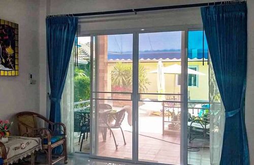 Rayong House | Newly built guest house directly at the pool
