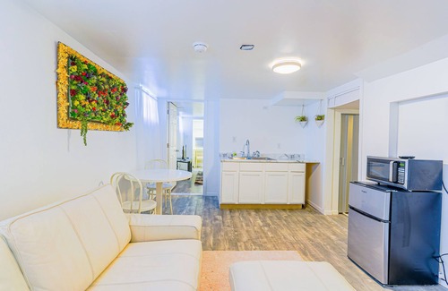 Payne - Phalen Apartment | Newly Built King Bed Suite