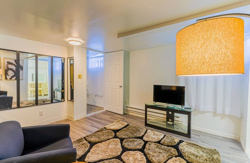 Payne - Phalen Apartment | Newly Built King Bed Suite