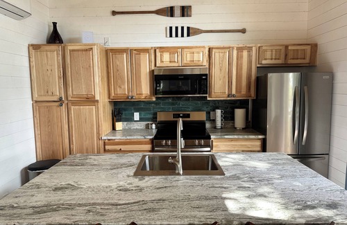 Graham Cabin | Newly Built Lakefront Getaway! Your Perfect Escape Awaits you @ Deer Creek Cabin