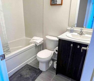 Brampton House | NEWLY BUILT LUXURIOUS 3BRM TOWN HS/AIRPORT/PARKING