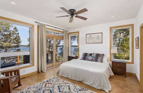 Markesan House | Newly Built Modern Home and 2 Guest Cottages w/ the Best Views on Green Lake!