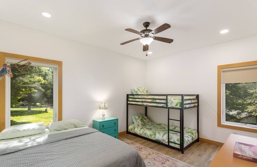 Markesan House | Newly Built Modern Home and 2 Guest Cottages w/ the Best Views on Green Lake!