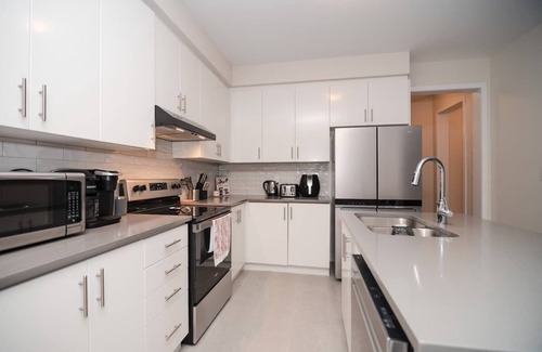 Thorold House | Newly Built, Niagara Cozy Escape