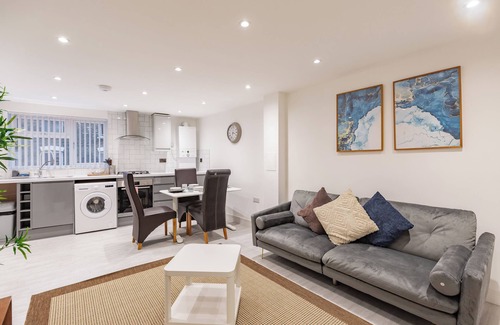 Chatham Apartment | Newly built one bedroom apartment, bright and airy.