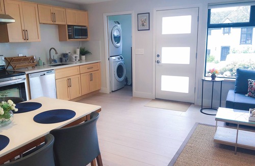 Piedmont House | Newly Built Piedmont 1BR with private landscaped porch and parking
