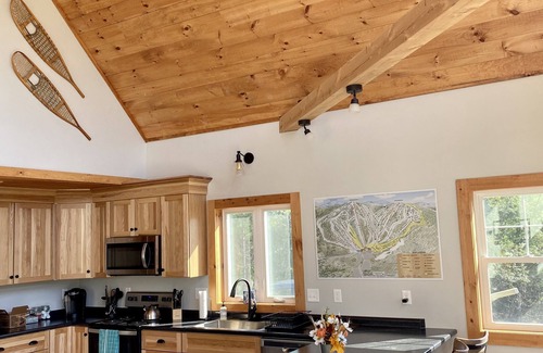 Danbury House | Newly built ragged mtn ski house