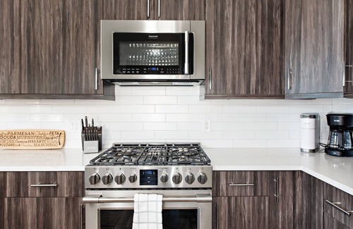 Carbondale House | Newly Built, Stylish Modern Condo w/Hot Tub & Large Balcony, 30 mi. to Aspen!