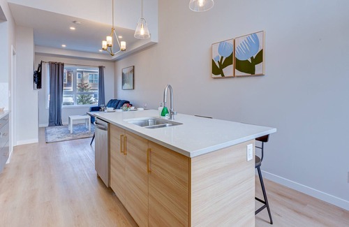 Cougar Creek House | Newly Built Townhome | 3-Storey | Mountain View