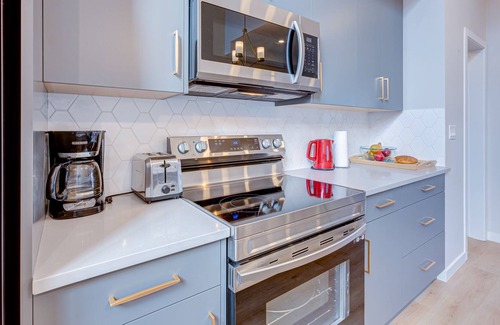 Cougar Creek House | Newly Built Townhome | 3-Storey | Mountain View