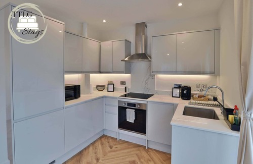 Rickmansworth Apartment | Newly-Built Urban Retreat by TTLG