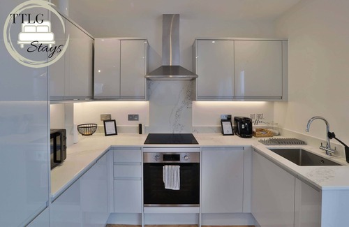 Rickmansworth Apartment | Newly-Built Urban Retreat by TTLG