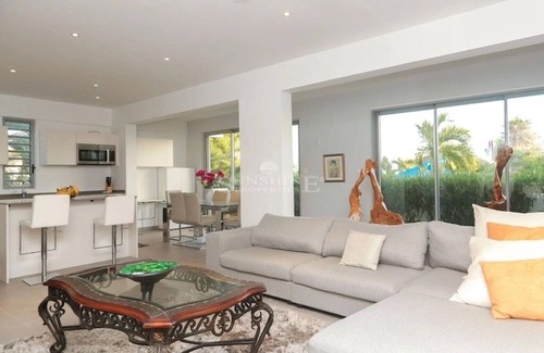 Pelican Key Villa | NEWLY BUILT VILLA FRANGIPANI 2nd Row Beachfront