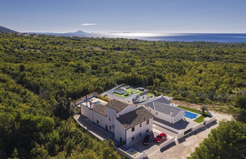 Viskovici House | Newly built villa with sea view, private pool