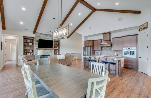 Clayton House | Newly Built Waterfall Mountain Retreat - Stunning Views