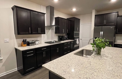 Frederick House | Newly constructed 6 bedroom home