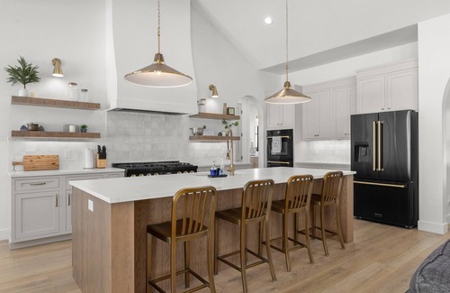 Red Lodge House | Newly Constructed Beartooth View on golf course with Hot Tub!