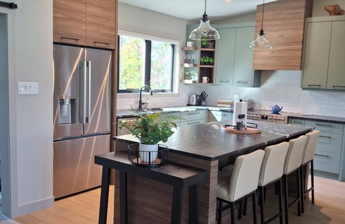 MacTier House | Newly constructed beautiful modern 4 bedroom, 3.5 bathroom lakehouse in Mactier