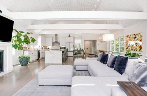 East Hampton North House | Newly constructed contemporary home, gunite heated pool, hot tub, deck with.