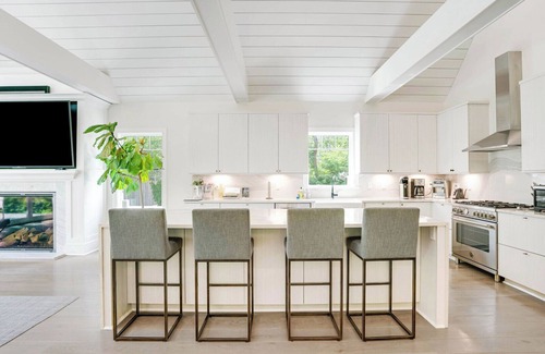 East Hampton North House | Newly constructed contemporary home, gunite heated pool, hot tub, deck with.